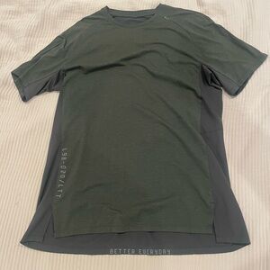 Lululemon men’s athletic t